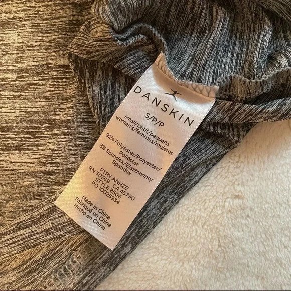 Essential vneck marbled tshirt  - Picture 10 of 11